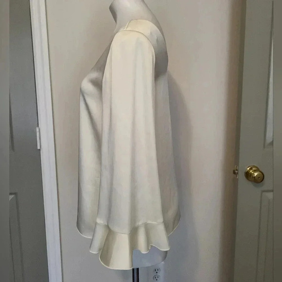 Elizabeth & James Karlotta Satin like Ivory Cream Blouse(S) - Picture 3 of 9